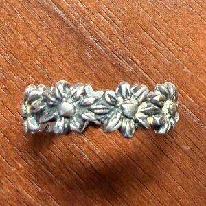 James Avery Margarita Daisy sterling size 6